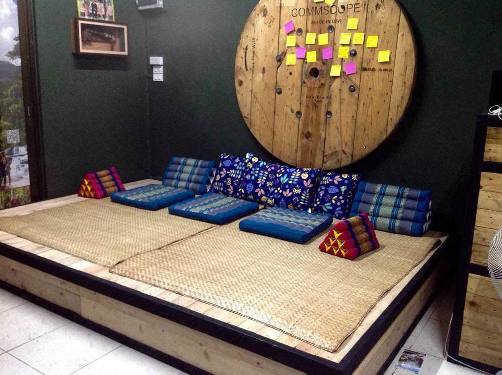 Cham Cha Hostel チエンマイ エクステリア 写真