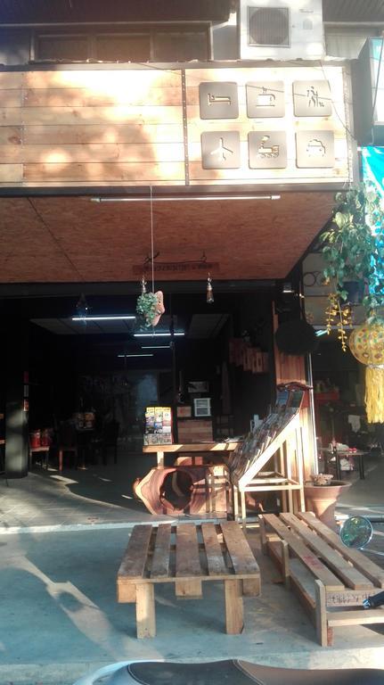 Cham Cha Hostel チエンマイ エクステリア 写真