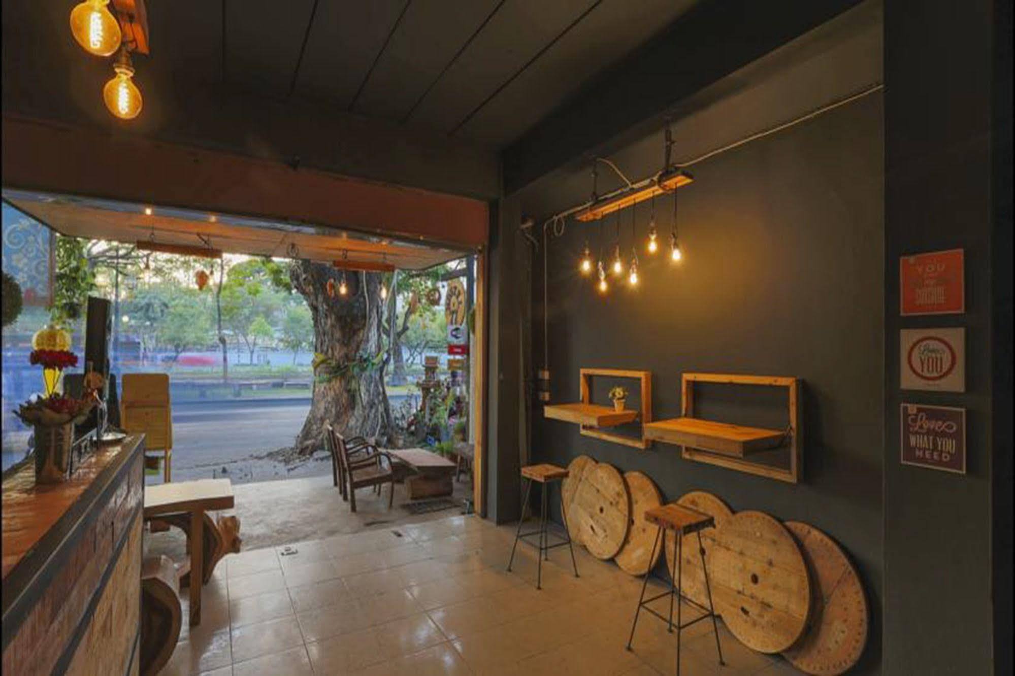 Cham Cha Hostel チエンマイ エクステリア 写真