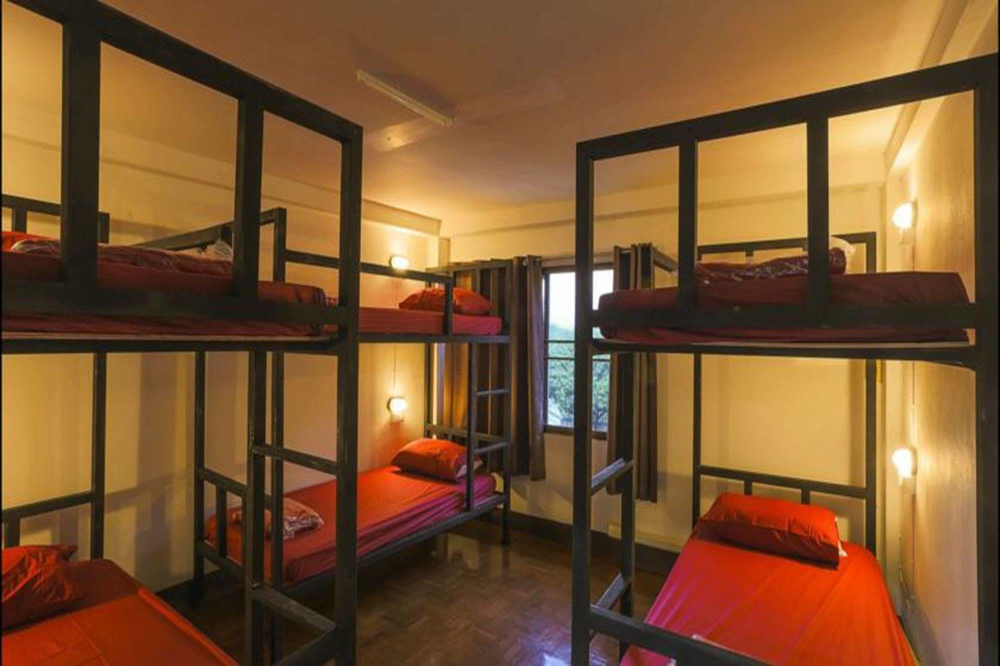 Cham Cha Hostel チエンマイ エクステリア 写真