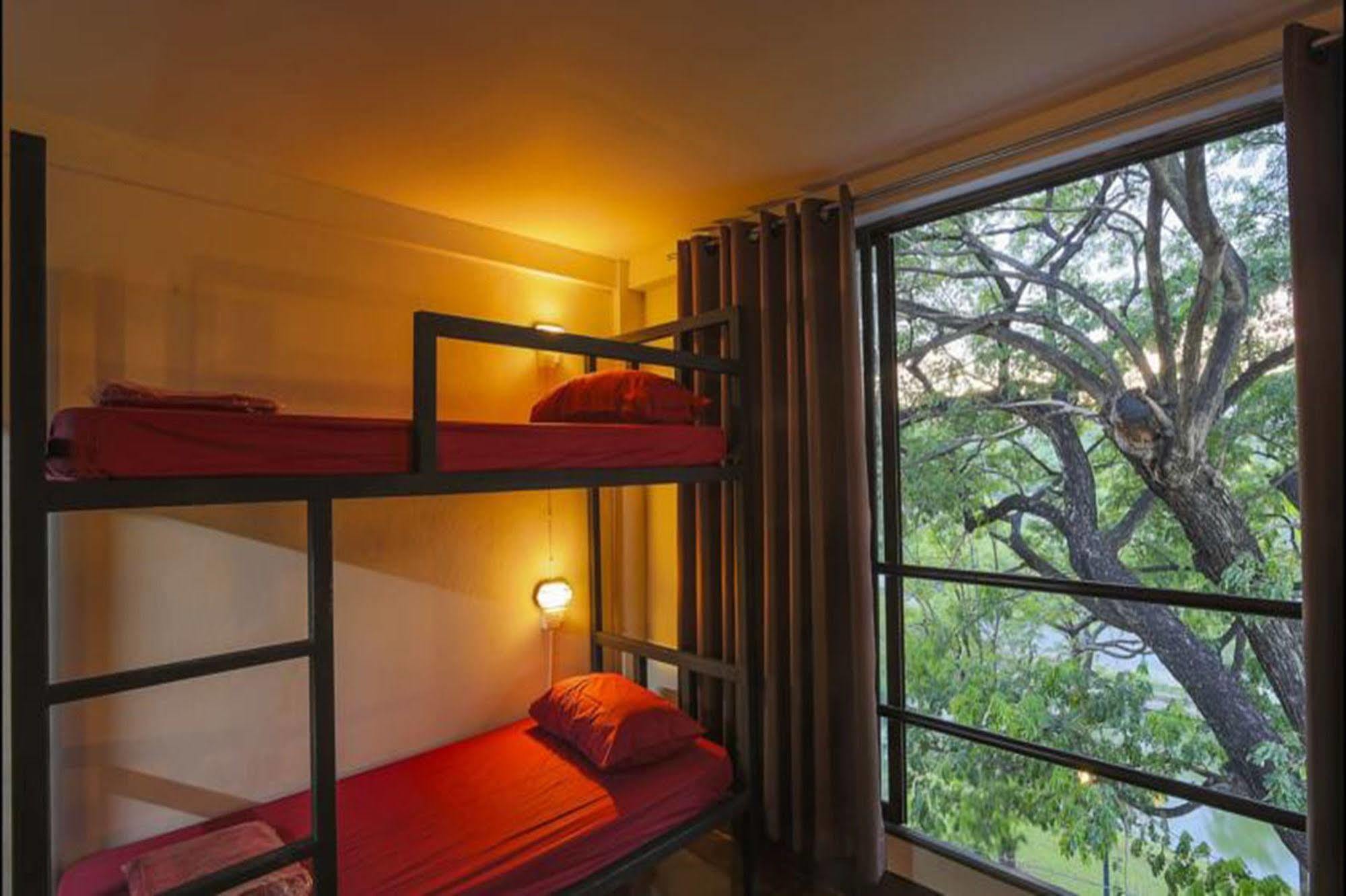 Cham Cha Hostel チエンマイ エクステリア 写真