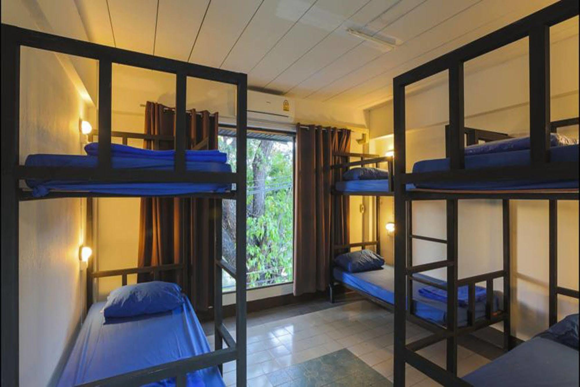 Cham Cha Hostel チエンマイ エクステリア 写真