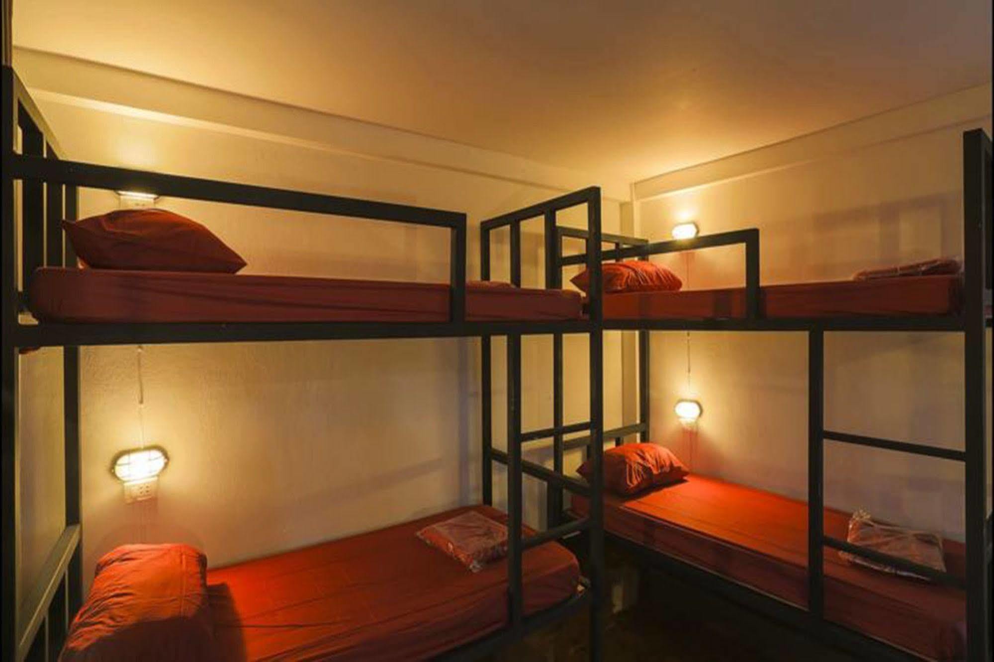 Cham Cha Hostel チエンマイ エクステリア 写真